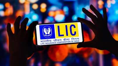 LIC Jeevan Azad policy: एलआईसी की नई जीवन आजाद पॉलिसी के हैं ये फायदे,  जानकर हैरान हो जाएंगे आप