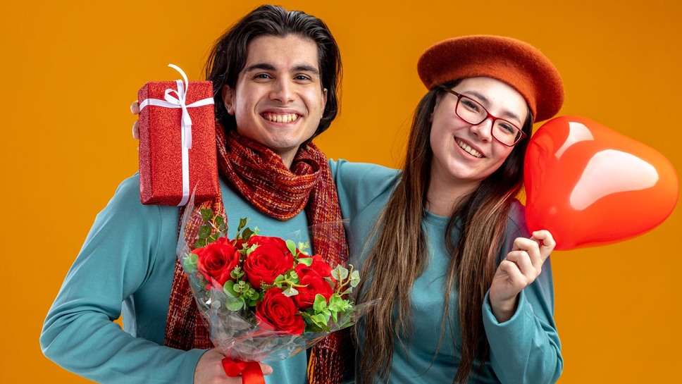 Valentine’s Day के दिन Facebook and Whatsapp पर शेयर करें इमोशनल Wishes Messages