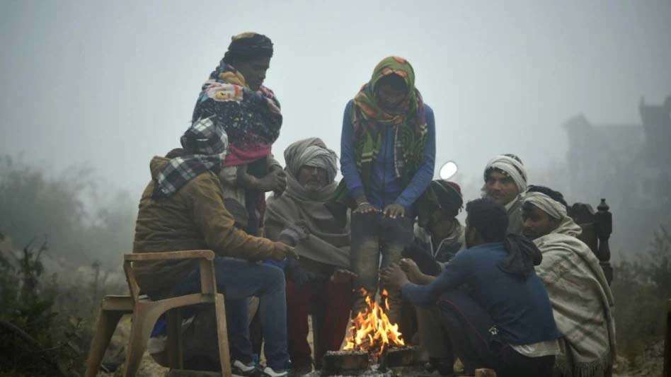 Delhi Weather: राष्ट्रीय राजधानी दिल्ली में सीजन का आज सबसे ठंडा दिन, पारा 1.8 डिग्री