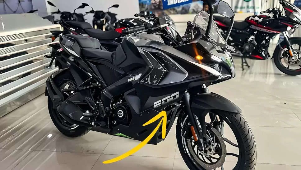 Bajaj New Pulsar RS200: बजाज देगी अब KTM RC 200 को टक्कर, जल्द लॉन्च होगी ये बाइक